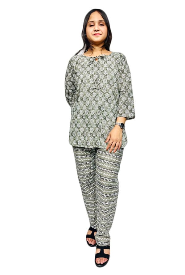 Stylish Cotton 60:60 Printed Co-Ord Set for Women and Girls - Image 2